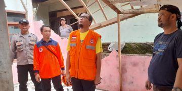 Rumah Jeje Ambruk, Kapolsek Cikole dan BPBD Kota Sukabumi Cek Lokasi