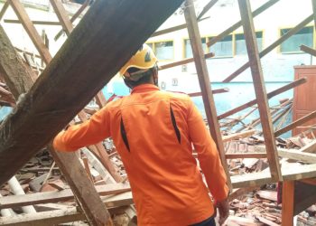 Angin Kencangan Sebabkan Atap SDN di Cicurug Ambruk