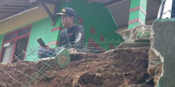 Bencana Longsor di Parakansalak Satu Keluarga Diungsikan