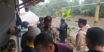 Tiga Rumah Terancam Longsor, Petugas Cek Lokasi Bencana