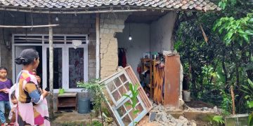 Rumah Warga Paledang Cicantayan Ambruk Setelah Hujan Deras dan Angin Kencang