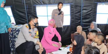 Kapolres Tinjau Dua Kecamatan Lokasi Gempa di Sukabumi dan Berikan Bantuan