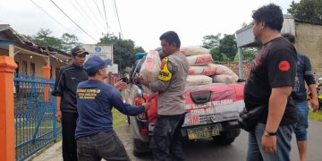 Kapolres Sukabumi Berikan Bantuan Material Warga Terdampak Gempa di Kecamatan Nagrak dan Caringin