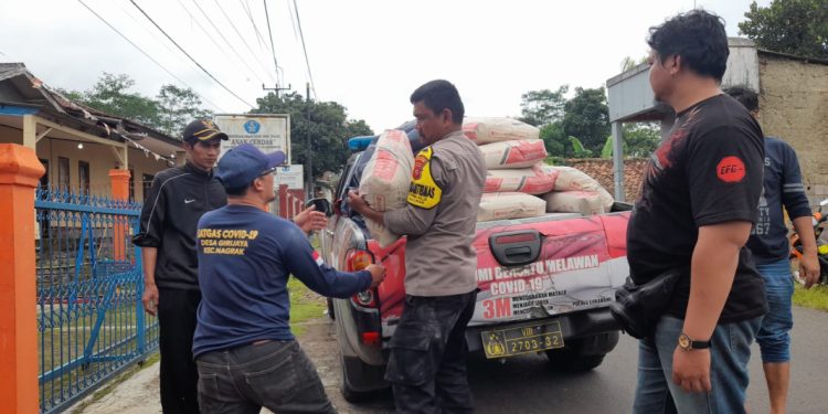 Kapolres Sukabumi Berikan Bantuan Material Warga Terdampak Gempa di Kecamatan Nagrak dan Caringin
