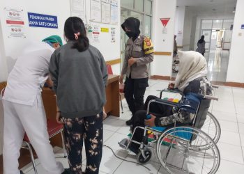 Respon Cepat Petugas Evakuasi ODGJ yang Membahayakan Warga di Warudoyong