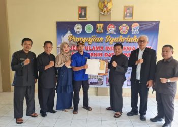 Kadisdik Kabupaten Sukabumi Beri Bantuan Korban Longsor di Caringin