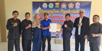Kadisdik Kabupaten Sukabumi Beri Bantuan Korban Longsor di Caringin