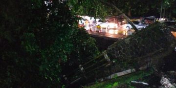 Nahas, Warung Kopi Tergerus Longsor Aliran Sungai Cipelang Leutik Warudoyong