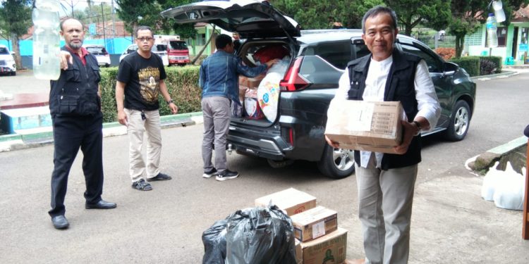PWI Peduli Turut Bantu Penyaluran Logistik Komunitas Anak Rantau Singkawang untuk Korban Gempa Cianjur