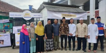 DT Peduli Sukabumi, Salurkan Gerobak Tangguh di Ponpes Salaful Huda Caringin