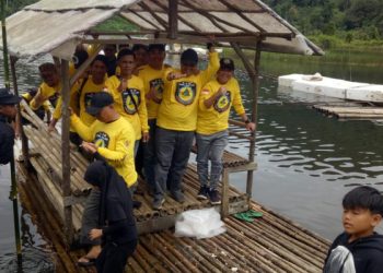Jaga Ekosistem, Tiga Puluh Ribu Bibit Ikan Ditebar di Danau Situ Gunung