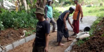 Warga Cikundul Bangun Jalan TPU Joglo dengan Swadaya Gotong-royong