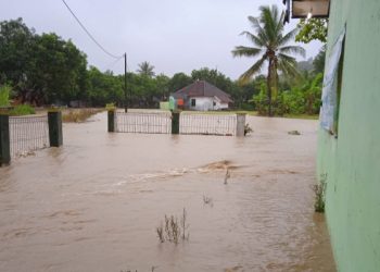 Bangunan SDN Gunungsentul Ciemas Terendam Banjir, Siswa Terpaksa Belajar di Rumah