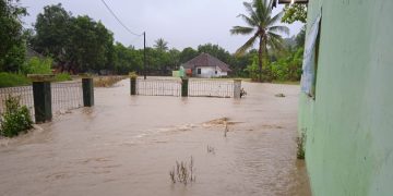Bangunan SDN Gunungsentul Ciemas Terendam Banjir, Siswa Terpaksa Belajar di Rumah