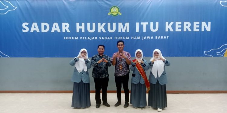 Tiga Siswi MA Baitussalam Menghadiri Pengukuhan Duta Hukum dan HAM Jawa Barat dan Kick Off General Meeting