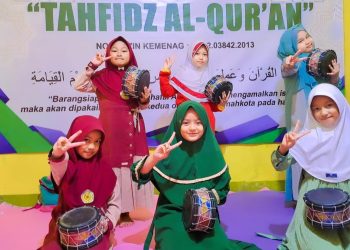Santri Tahfidz Al-Qur’an Fathiyyah Zahra Abdul Karim Aktif Latihan Marawis