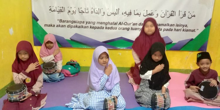 Santri Tahfidz Al-Qur’an Fathiyyah Zahra Abdul Karim Persiapkan Acara Peringatan Isra Mi’raj Nabi Muhammad SAW