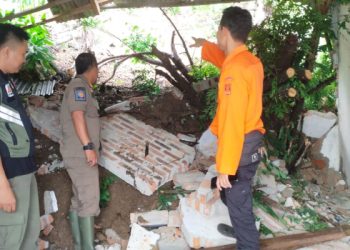 Rumah Tertimpa Longsor, Satu KK di Kecamatan Simpenan Diungsikan