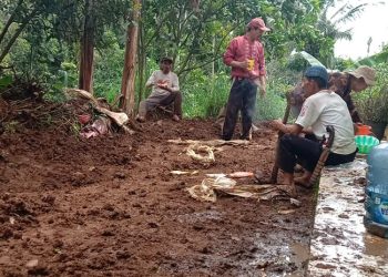 Bangunan Sekolah MI Nurul Muhlisin di Kecamatan Kabandungan Tertimpa Longsor