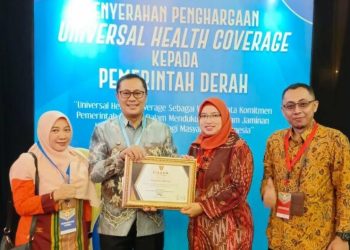 Wali Kota Sukabumi Terima Penghargaan UHC Award 2023 di Jakarta