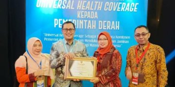 Wali Kota Sukabumi Terima Penghargaan UHC Award 2023 di Jakarta
