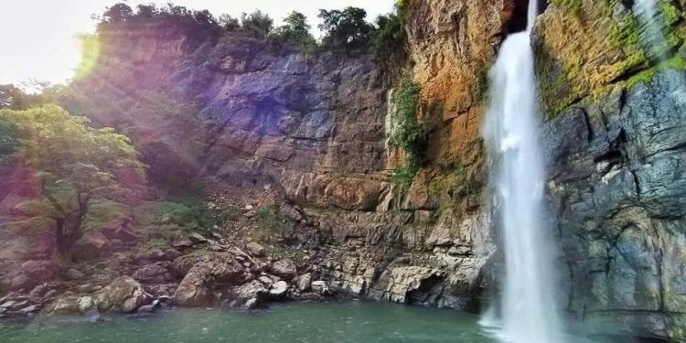 Antara Legenda dan Panorama, Curug Cimarinjung: Destinasi Unggulan CPUGGp Sukabumi