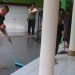 Baksos Religi, Anggota Polsek dan Polres Sukabumi Bersihkan Masjid Jelang Ramadhan