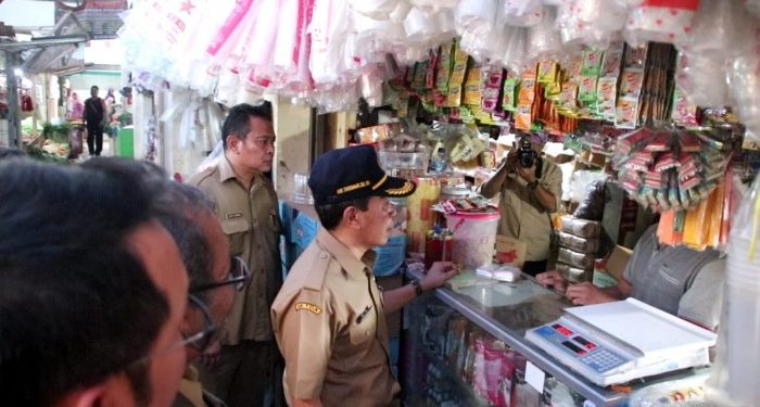 Jelang Ramadhan, Sekda Cek Ketersediaan Bahan Pokok dan Harga di Pasar Sukaraja