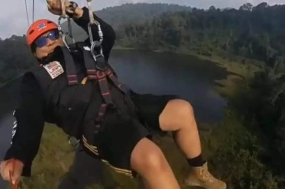 Bupati Sukabumi Jajal Sensasi Flying Fox di Atas Danau Situ Gunung