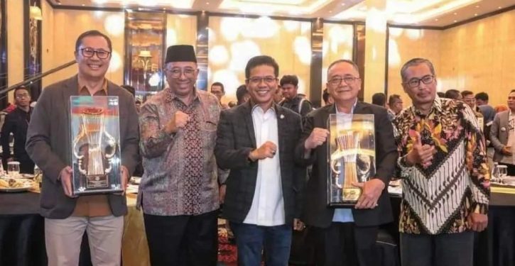 Wabup dan Wali Kota Terima Penghargaan dari Gubernur di Musrenbang RKPD Jabar 2024