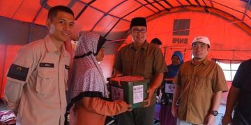 Wali Kota Sukabumi Berikan Bantuan Korban Kebakaran di Lembursitu