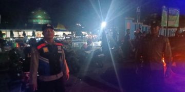 Polisi Berikan Pengamanan Warga saat Menjalankan Ibadah Tarawih di Cicurug