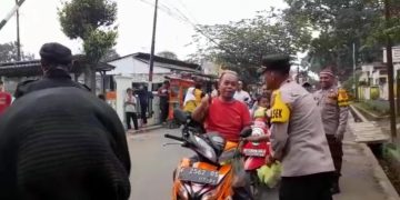Berkah Ramadan, Polsek Nagrak Bagi-bagi Takjil Gratis untuk Masyarakat Nagrak