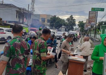 Berkah Ramadan, Kodim 0607 Kota Sukabumi Bagi-bagi Takjil