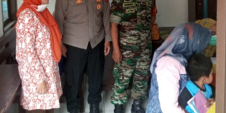 Sinergitas Bhabinkamtibmas dan Babinsa sampaikan Pesan Kamtibmas