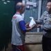 Berkah Ramadhan, Polsek Cisaat Bagikan Sembako Menjelang Sahur