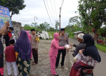 Berkah Ramadan, Ibu Bhayangkari Polsek Cidahu Berbagi Takjil