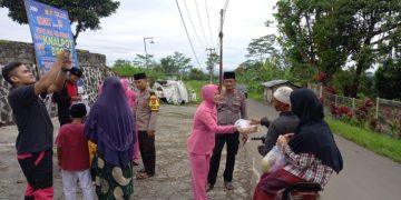 Berkah Ramadan, Ibu Bhayangkari Polsek Cidahu Berbagi Takjil