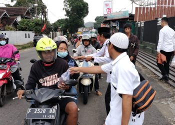 Kemenag Kab. Sukabumi Berbagi Takjil dan Santunan Anak Yatim