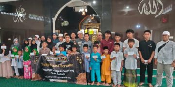 Berkah Ramadan, Komunitas Bismillah Santuni Puluhan Yatim di Masjid Al-Wasilah Cisaat