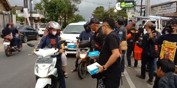 IKASMI Sukabumi Berbagi Makanan Takjil dan Donasi Yatim di Cibolang