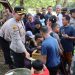 Kapolresta Sukabumi Borong Jajanan dan Dibagikan ke Pengunjung Wisata