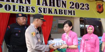 Kapolres Sukabumi Berikan Hadiah Petugas Pos Pam Pengamanan Lebaran