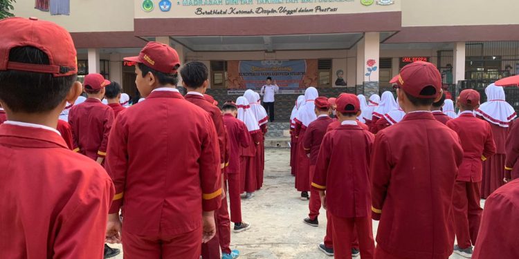 Asesmen Madrasah MI Baitussalam Cisaat Akhiri dengan Sidang Munaqosah