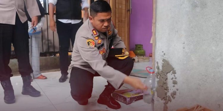 Kapolres Renovasi Rumah Janda ASN Polres Sukabumi
