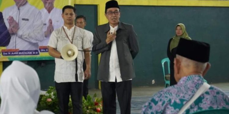 Sekda Lepas Jemaah Calon Haji Kloter 70 di Pusbangdai Cikembar