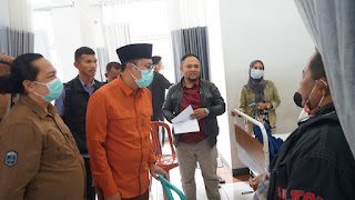 Kang Fahmi Jenguk Warga Lembursitu di RSUD Syamsudin
