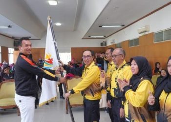 Sekda Ade Suryaman Lepas Ratusan Pegiat Olahraga Menuju Fornas VII Jabar