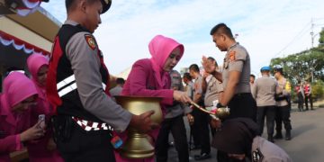 Upacara Siraman Kenaikan Pangkat di Polres Sukabumi Kota