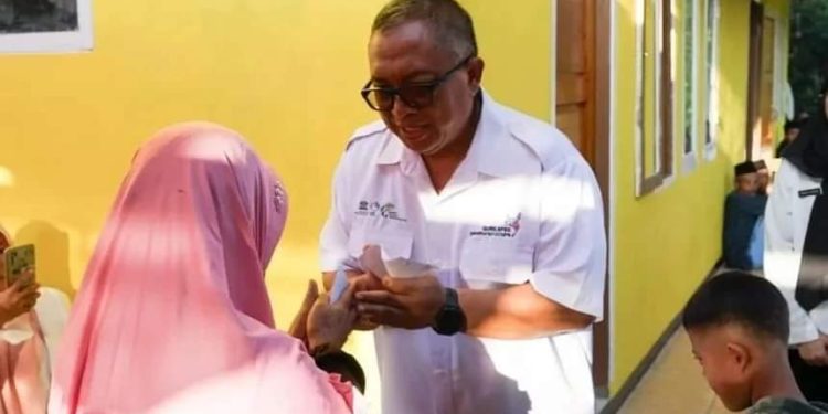 Resmikan Masjid Al-Afghani Bupati Turut Santuni Yatim dan Jompo di Kecamatan Ciracap